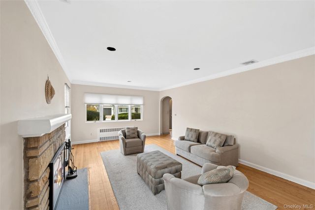 24 Allen Road, Rockville Centre, NY 11570