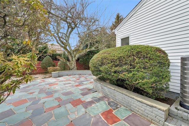 24 Allen Road, Rockville Centre, NY 11570