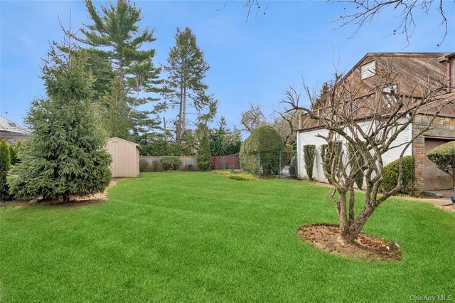 24 Allen Road, Rockville Centre, NY 11570