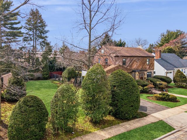 24 Allen Road, Rockville Centre, NY 11570