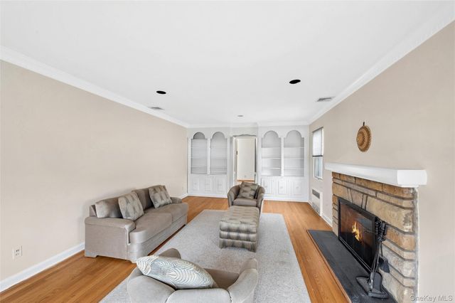 24 Allen Road, Rockville Centre, NY 11570