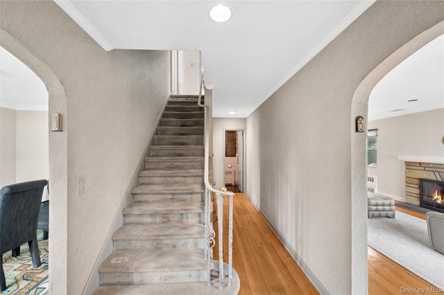 24 Allen Road, Rockville Centre, NY 11570