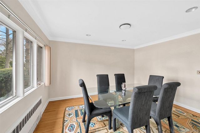 24 Allen Road, Rockville Centre, NY 11570