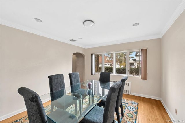 24 Allen Road, Rockville Centre, NY 11570