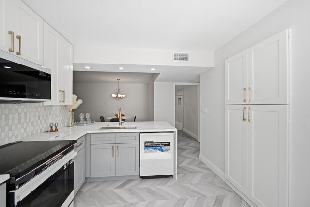 15378 Lakes Of Delray Boulevard 15, Delray Beach, FL 33484