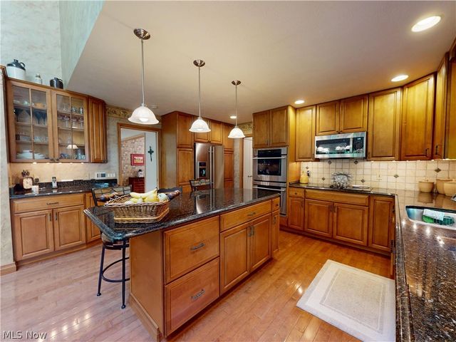 857 Hardwood Court, Mayfield Village, OH 44040