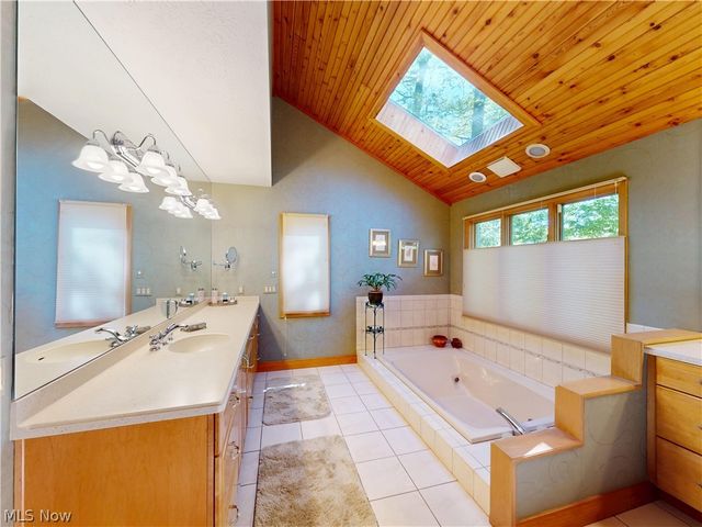 857 Hardwood Court, Mayfield Village, OH 44040