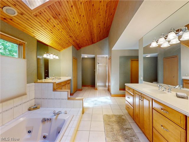 857 Hardwood Court, Mayfield Village, OH 44040