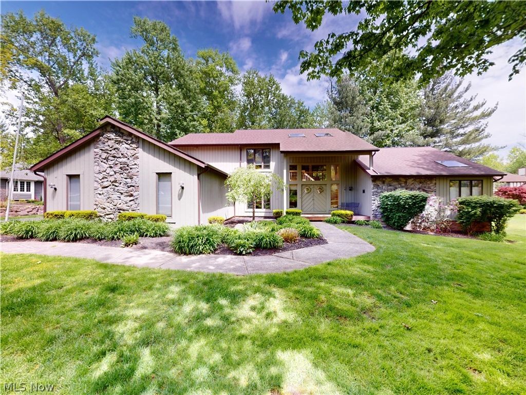 857 Hardwood Court, Mayfield Village, OH 44040