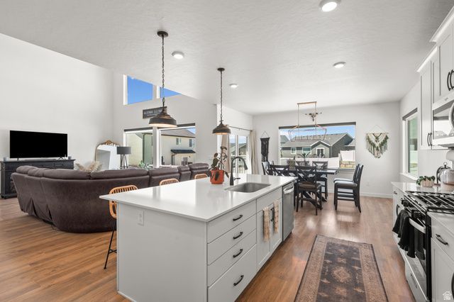 372 W WESTWOOD WAY, Santaquin, UT 84655