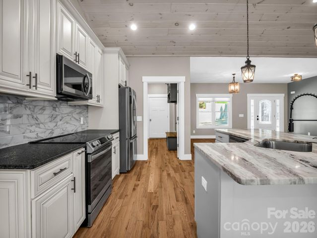 38 Scenic View Drive, Hendersonville, NC 28792