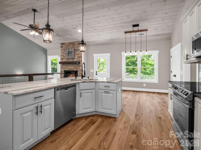 38 Scenic View Drive, Hendersonville, NC 28792