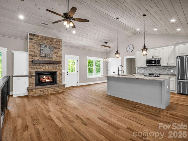 38 Scenic View Drive, Hendersonville, NC 28792