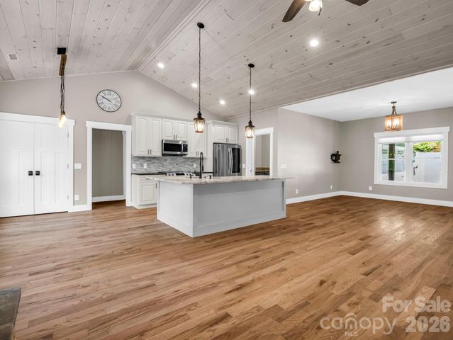 38 Scenic View Drive, Hendersonville, NC 28792