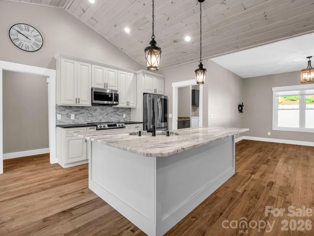 38 Scenic View Drive, Hendersonville, NC 28792