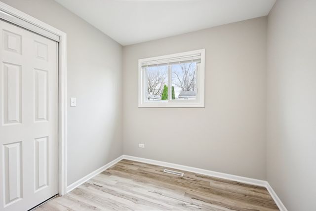 65 Della Street, Crystal Lake, IL 60014