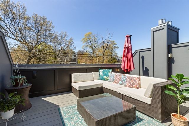 68 Seaverns Ave A, Boston, MA 02130