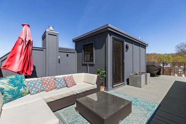 68 Seaverns Ave A, Boston, MA 02130