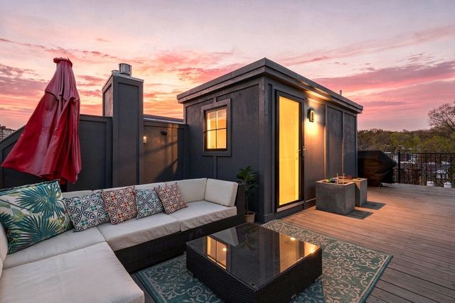 68 Seaverns Ave A, Boston, MA 02130