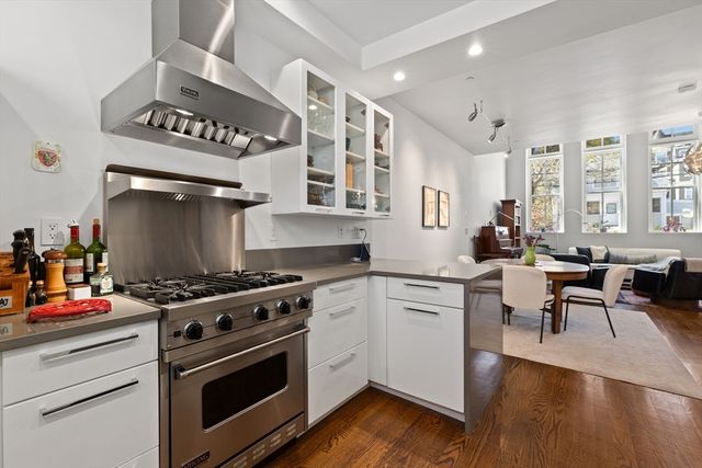 68 Seaverns Ave A, Boston, MA 02130