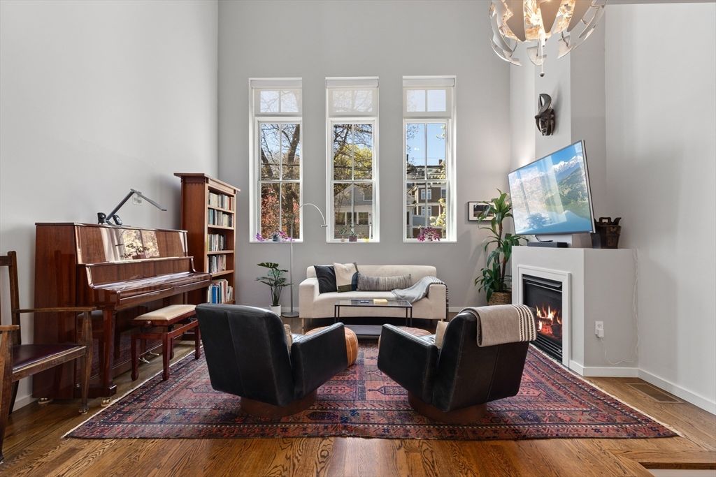 68 Seaverns Ave A, Boston, MA 02130