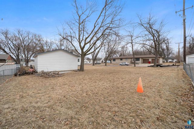 1025 S Wayland Ave Avenue, Sioux Falls, SD 57103