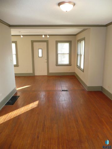 1025 S Wayland Ave Avenue, Sioux Falls, SD 57103