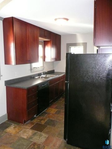 1025 S Wayland Ave Avenue, Sioux Falls, SD 57103