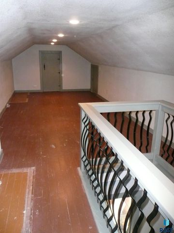 1025 S Wayland Ave Avenue, Sioux Falls, SD 57103