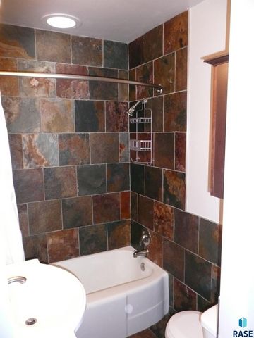 1025 S Wayland Ave Avenue, Sioux Falls, SD 57103