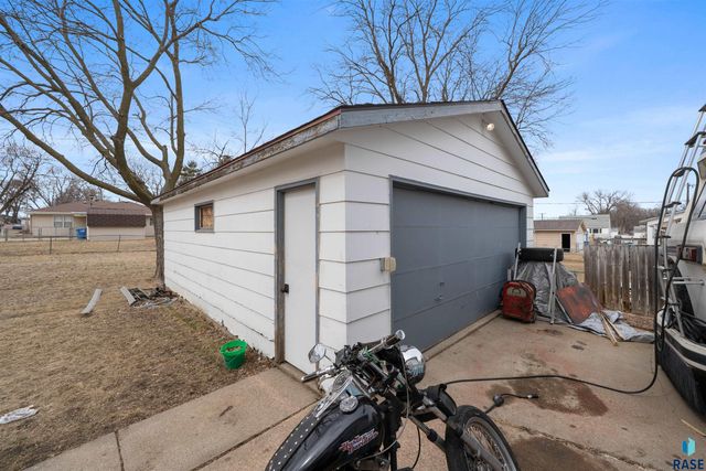 1025 S Wayland Ave Avenue, Sioux Falls, SD 57103