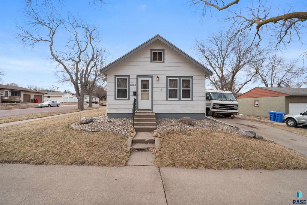 1025 S Wayland Ave Avenue, Sioux Falls, SD 57103