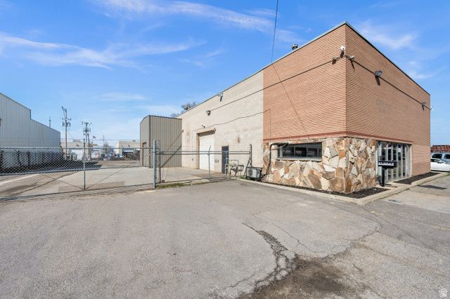 122 S NAVAJO, Salt Lake City, UT 84104