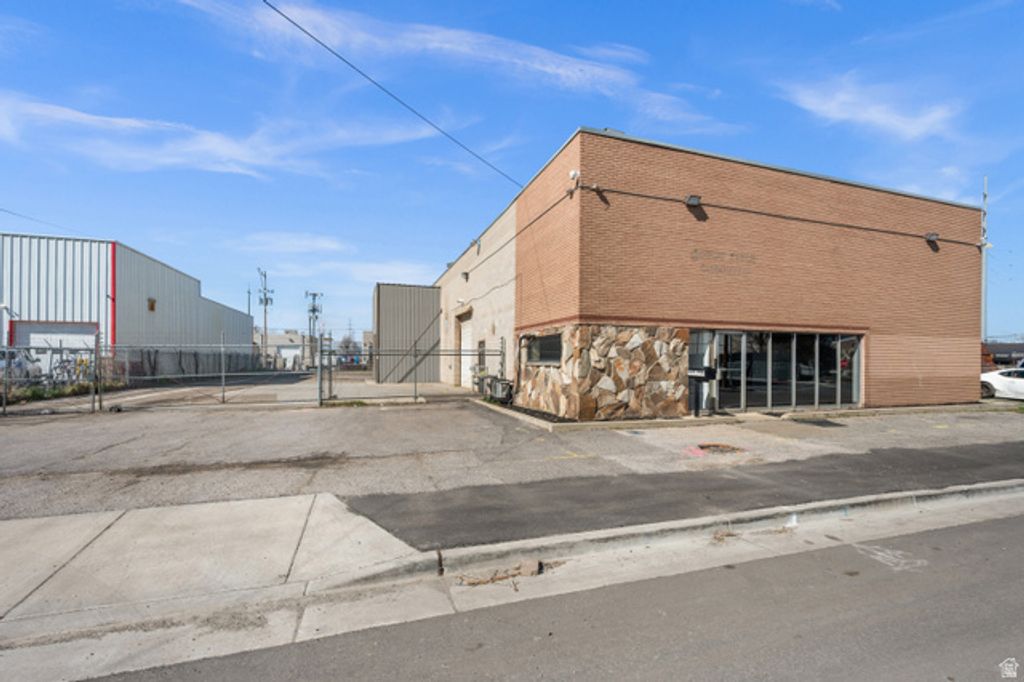 122 S NAVAJO, Salt Lake City, UT 84104