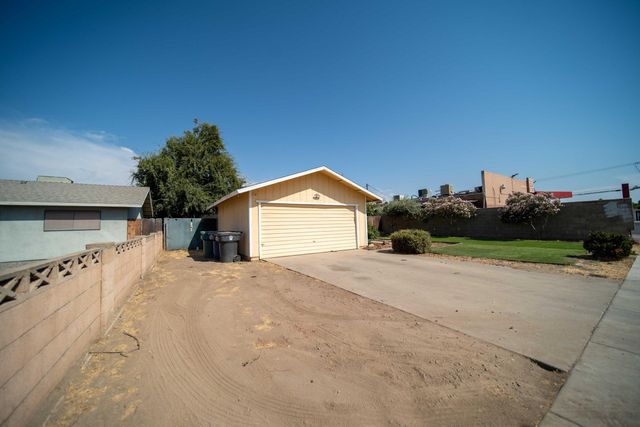 980 S Spruce Street, Tulare, CA 93274