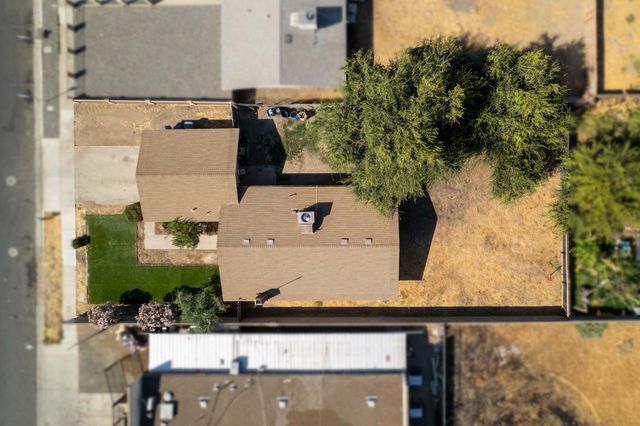 980 S Spruce Street, Tulare, CA 93274