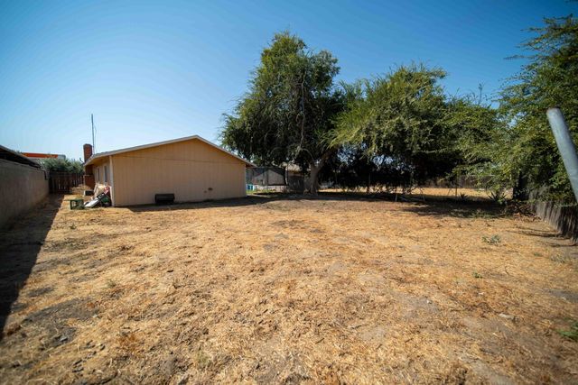980 S Spruce Street, Tulare, CA 93274
