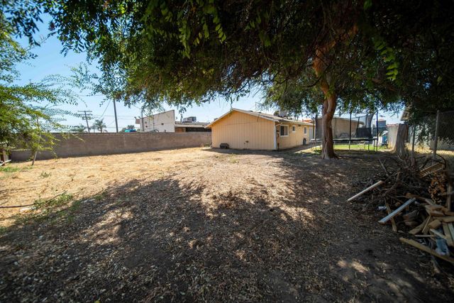 980 S Spruce Street, Tulare, CA 93274