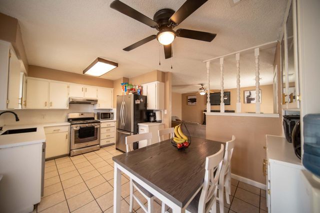 980 S Spruce Street, Tulare, CA 93274