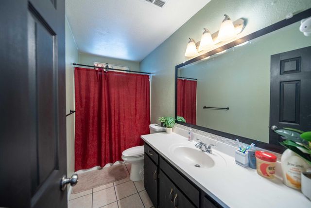 980 S Spruce Street, Tulare, CA 93274