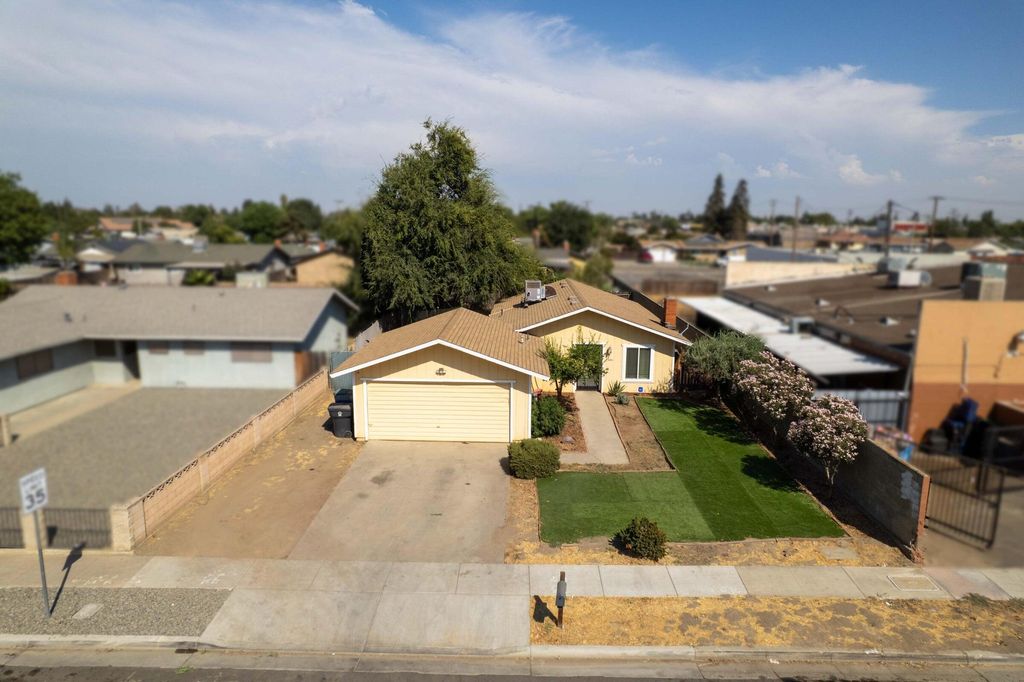 980 S Spruce Street, Tulare, CA 93274
