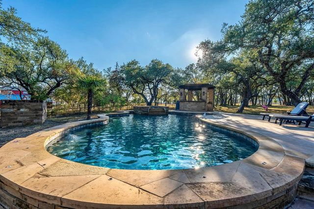 301 Medlin Creek LOOP, Dripping Springs, TX 78620