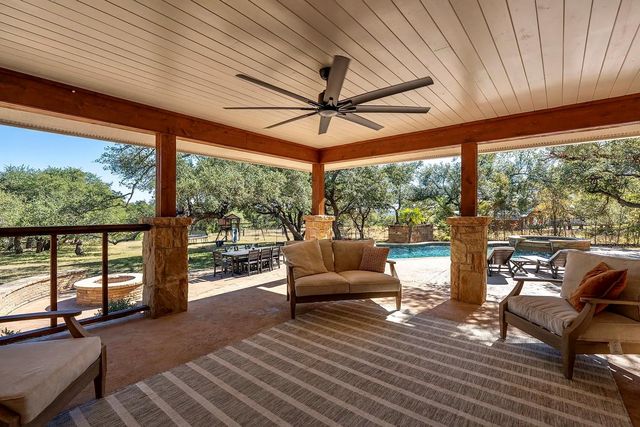 301 Medlin Creek LOOP, Dripping Springs, TX 78620
