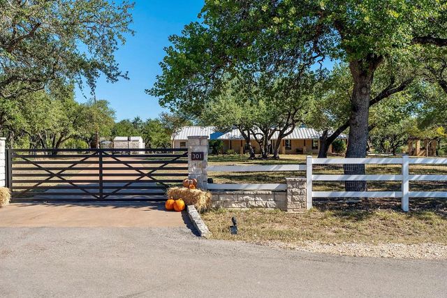 301 Medlin Creek LOOP, Dripping Springs, TX 78620
