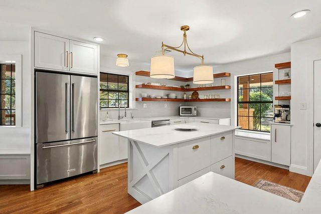 301 Medlin Creek LOOP, Dripping Springs, TX 78620