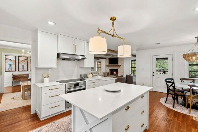 301 Medlin Creek LOOP, Dripping Springs, TX 78620