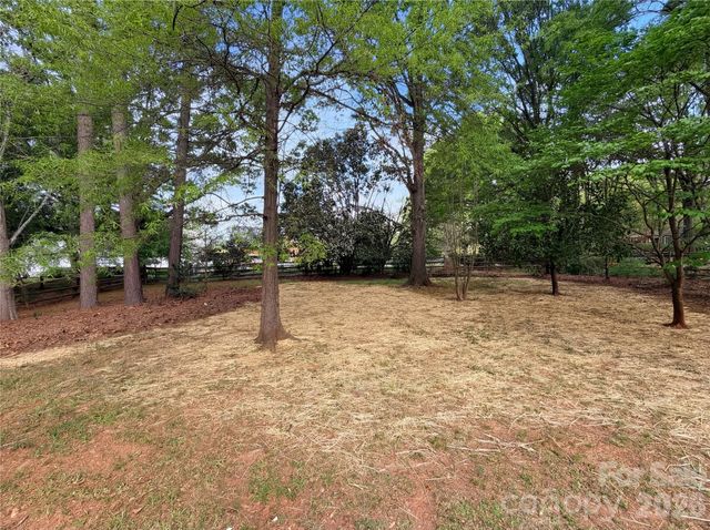 6024 Dovefield Road, Charlotte, NC 28277