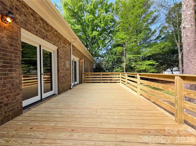 6024 Dovefield Road, Charlotte, NC 28277