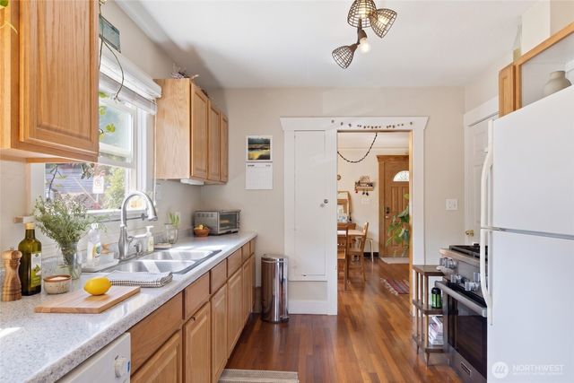 5060 Renton Avenue S, Seattle, WA 98118