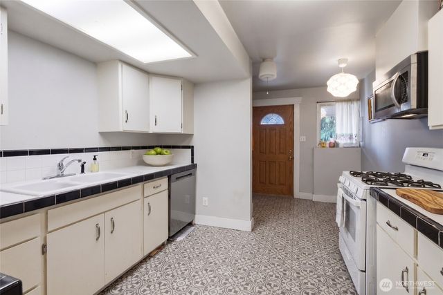 5060 Renton Avenue S, Seattle, WA 98118